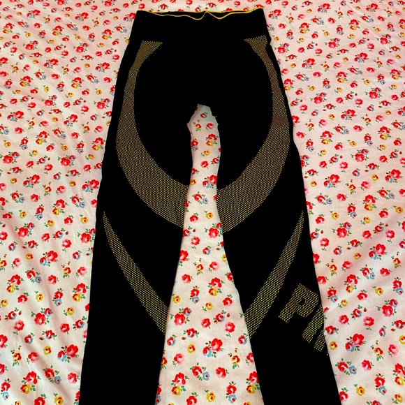 Victoria’s Secret PINK Active leggings Size Medium NWOT - Picture 1 of 4